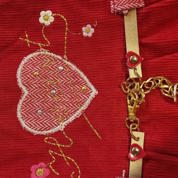 Girls dress red very cute NWT wintery 24 M  gold belt and zippered back with lin - Picture 5 of 8